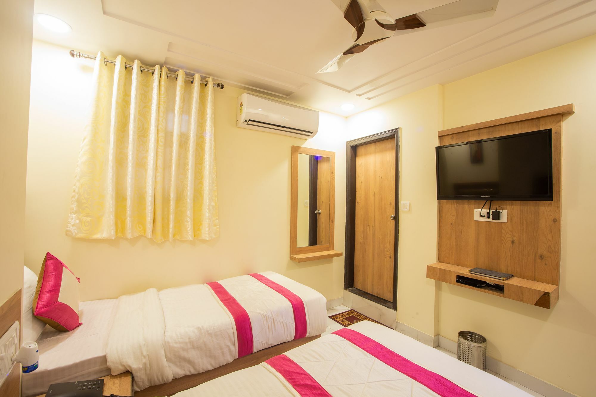 Hotel Sarthak Palace - By Pooja Hospitality Neu-Delhi Exterior foto